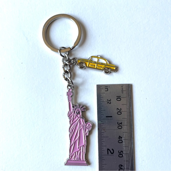 New York City charm keychain key holder. NYC-statue of Liberty NY taxi - Picture 4 of 7